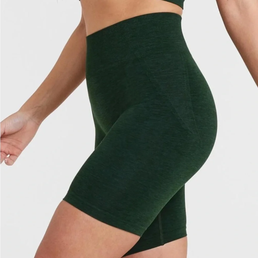 SOLD- Oner Active Effortless Set in Evergreen - Picture 5 of 8